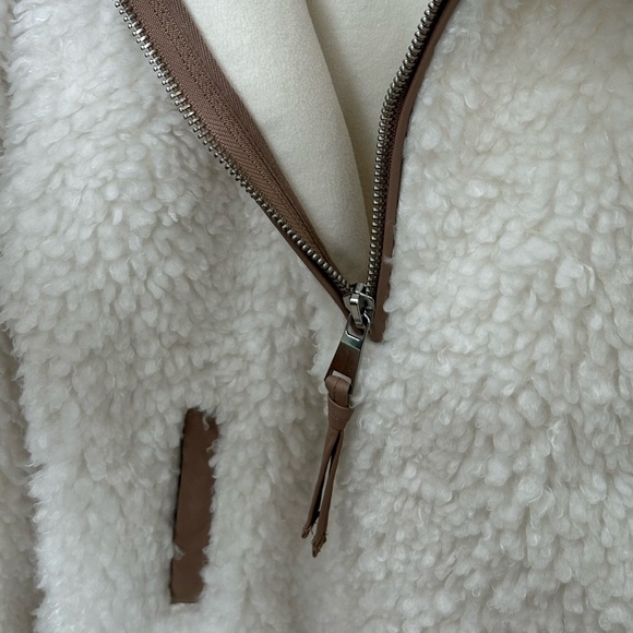 Abercrombie & Fitch Cinched
Cocoon Sherpa Half-Zip - Picture 3 of 6